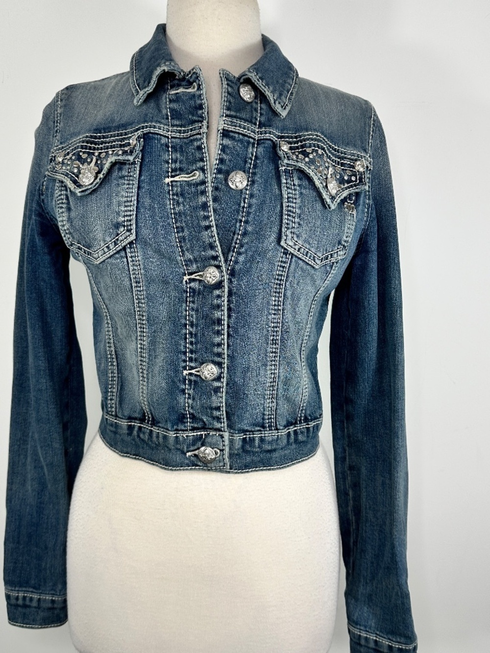 Miss Me Jacket Women's Sz M Blue Denim Embroidered Jean Cropped Coat - Picture 2 of 16